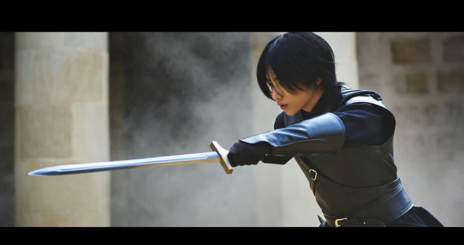 Arya Stark practicing the Water Dance with Needle in a Braavosi training yard